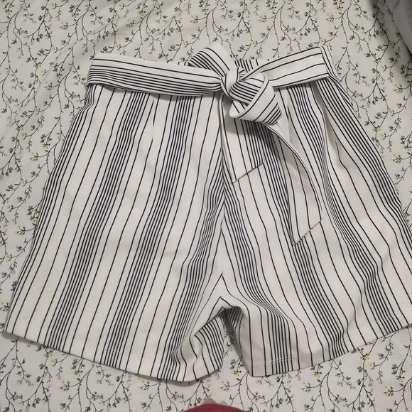 Striped black & white shorts - Picture 2 of 4